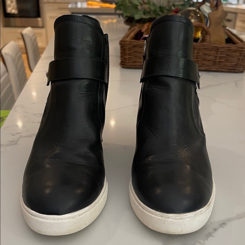 Elegant Black Leather Wedge Sneakers - Picture 9 of 11